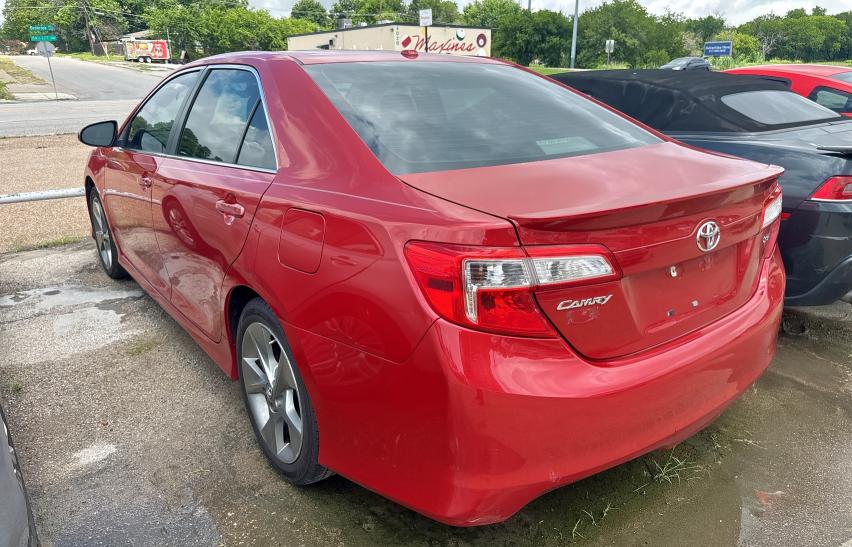 Sedans TOYOTA CAMRY 2012 Czerwony