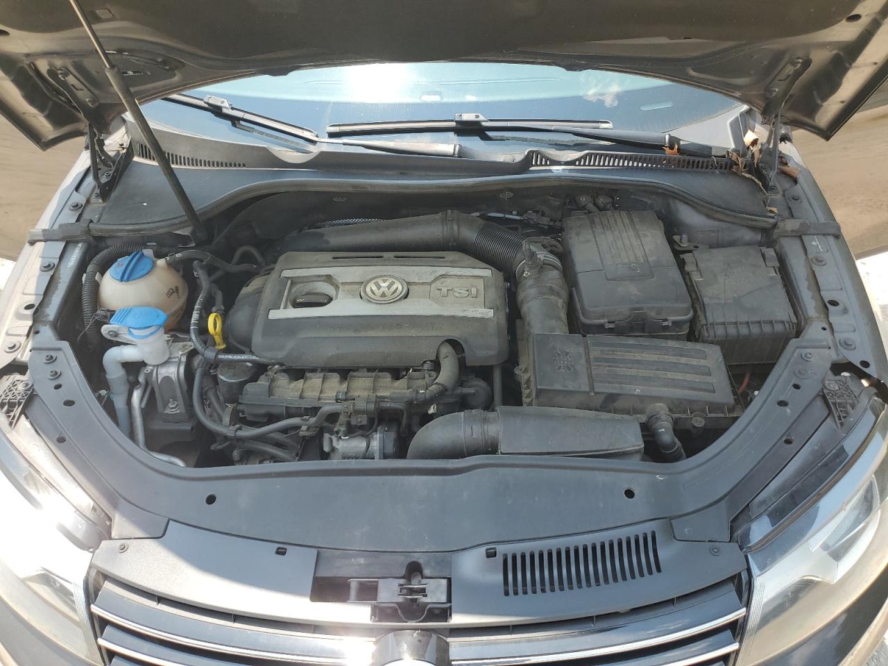 2016 Volkswagen Eos Komfort VIN: WVWBW8AHXGV000112 Lot: 64160615