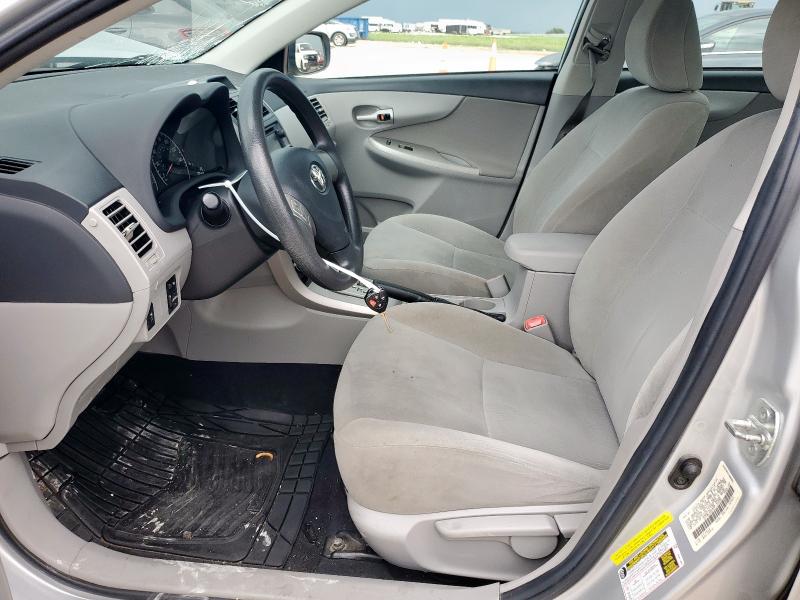 Sedans TOYOTA COROLLA 2013 Srebrny
