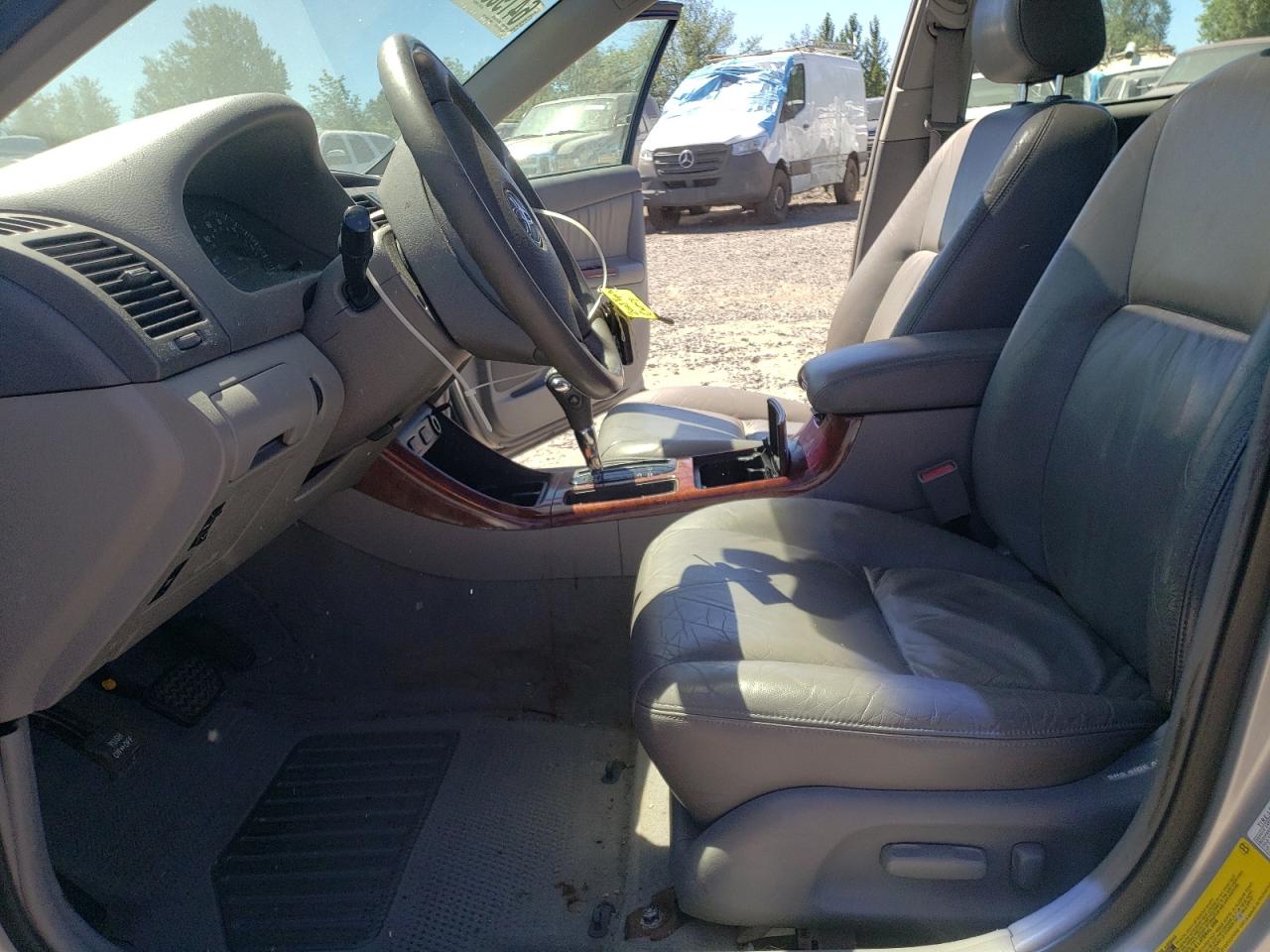 2003 Toyota Camry Le VIN: 4T1BF30K93U051404 Lot: 64195365