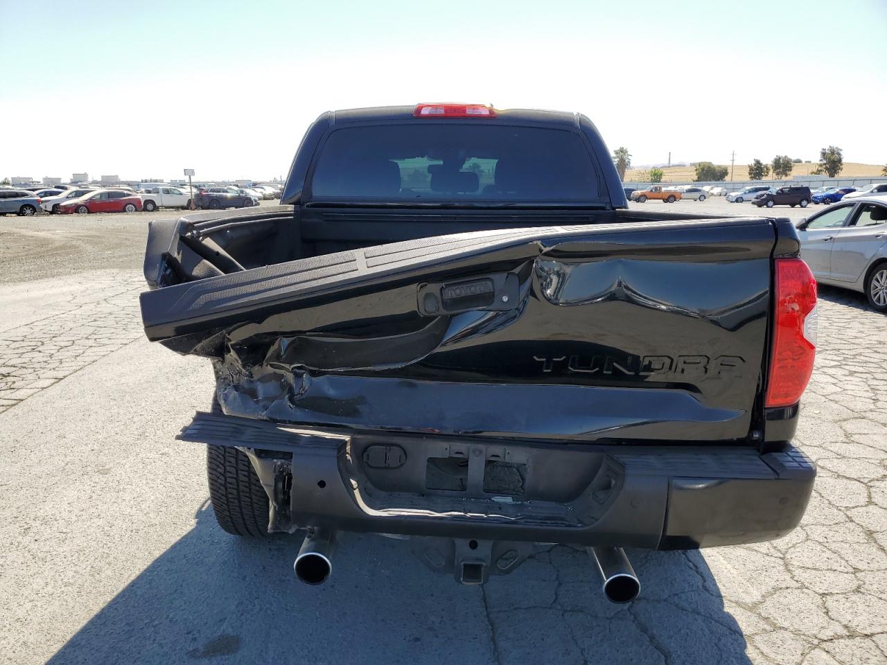 2018 Toyota Tundra Crewmax Limited VIN: 5TFFY5F14JX237079 Lot: 63313325