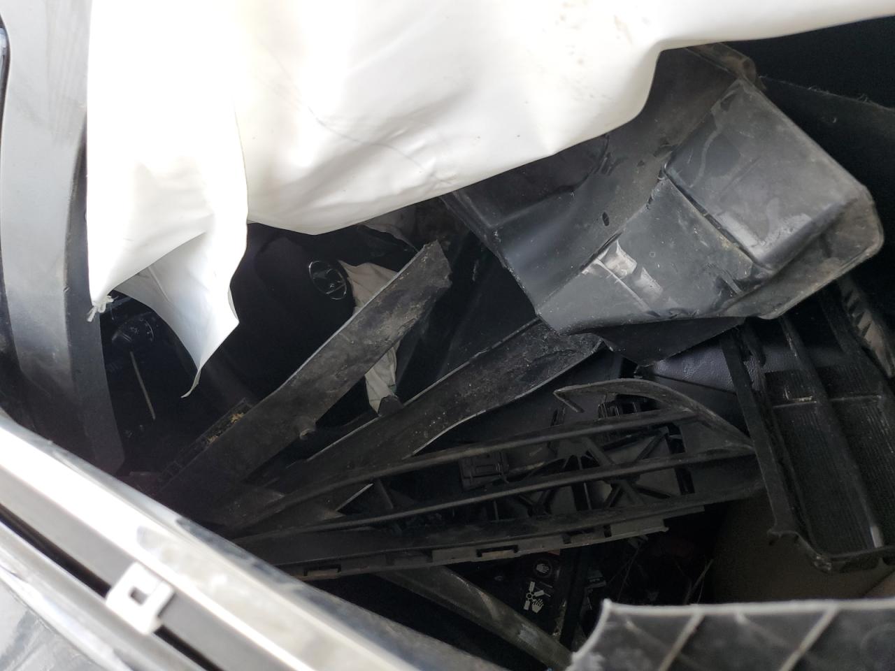 2017 Hyundai Santa Fe Sport VIN: 5XYZU3LB9HG437155 Lot: 69392875