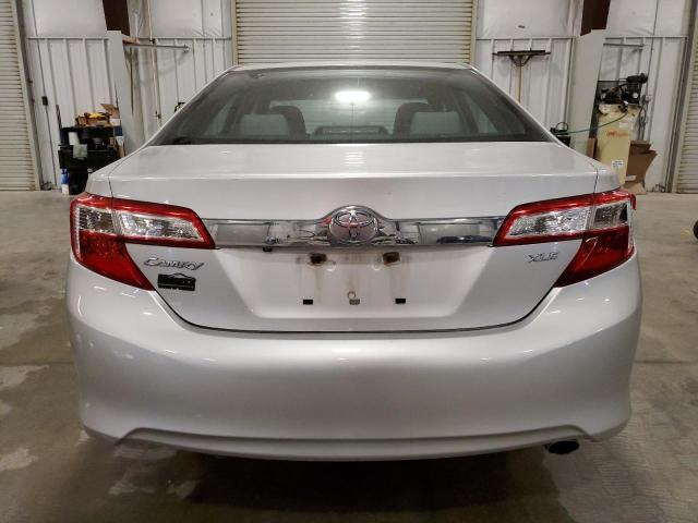 Sedans TOYOTA CAMRY 2012 Srebrny