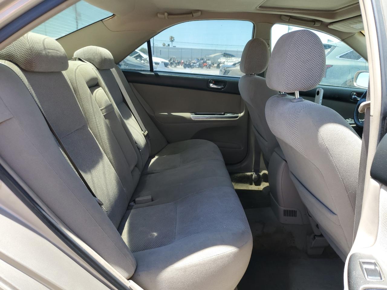 2003 Toyota Camry Le VIN: 4T1BF32K23U563633 Lot: 66356835