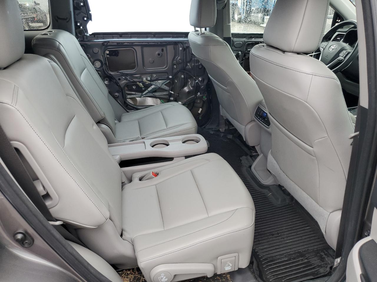 2018 Toyota Highlander Se VIN: 5TDJZRFH9JS541865 Lot: 61850465