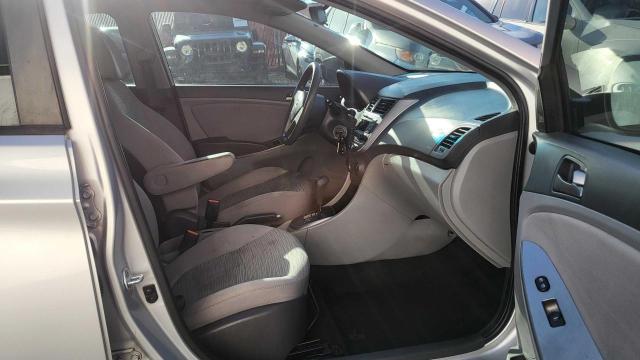 Sedans HYUNDAI ACCENT 2017 Srebrny