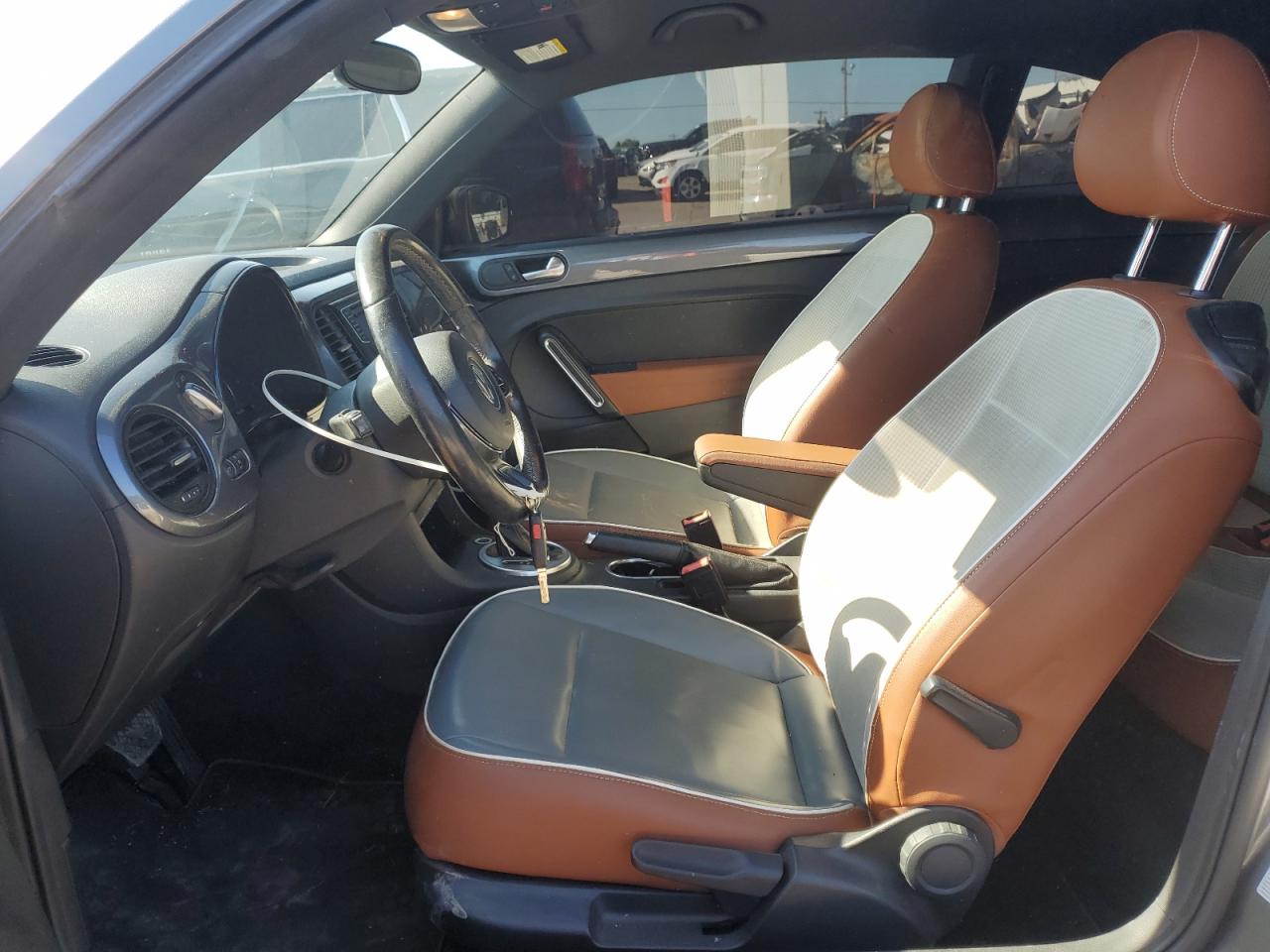 2016 Volkswagen Beetle 1.8T VIN: 3VWF17AT2GM638103 Lot: 65995545