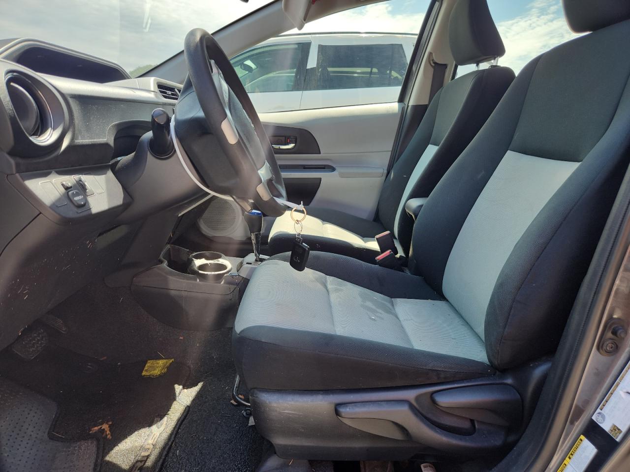 2012 Toyota Prius C VIN: JTDKDTB37C1025692 Lot: 65512375