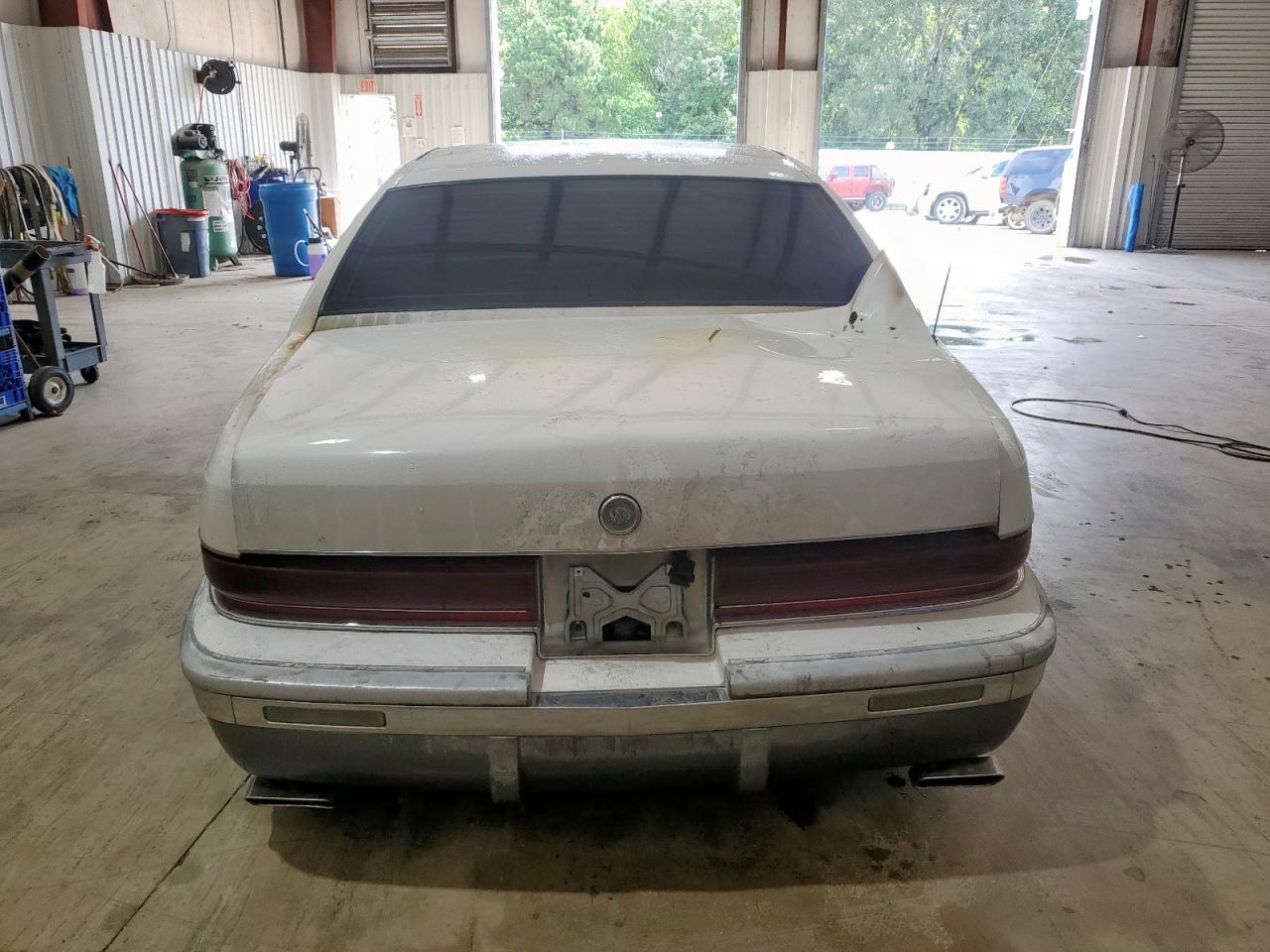 1995 Buick Roadmaster Limited VIN: 1G4BT52P9SR404822 Lot: 64135235