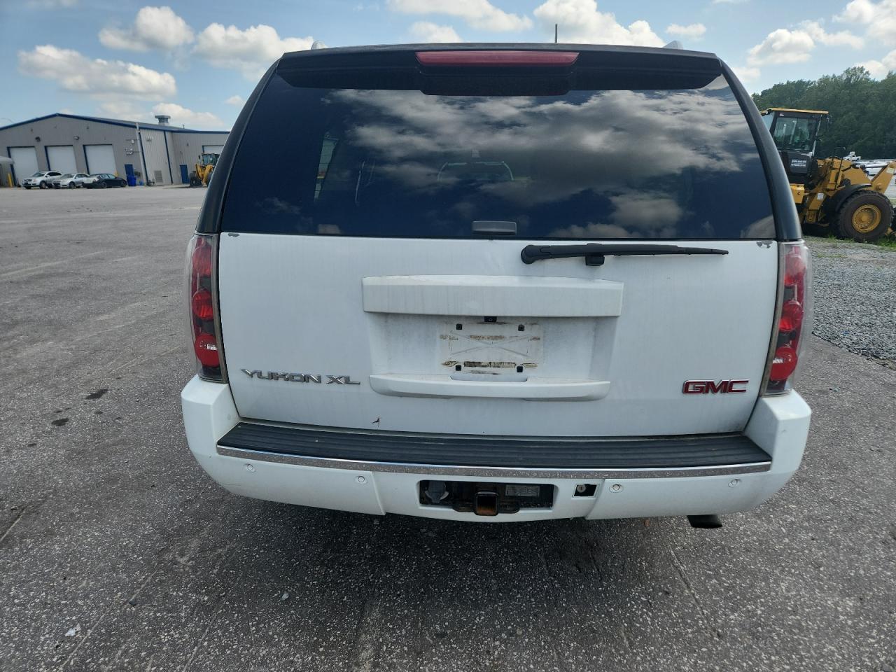 2007 GMC Yukon Xl Denali VIN: 1GKFK66867J365702 Lot: 64117995
