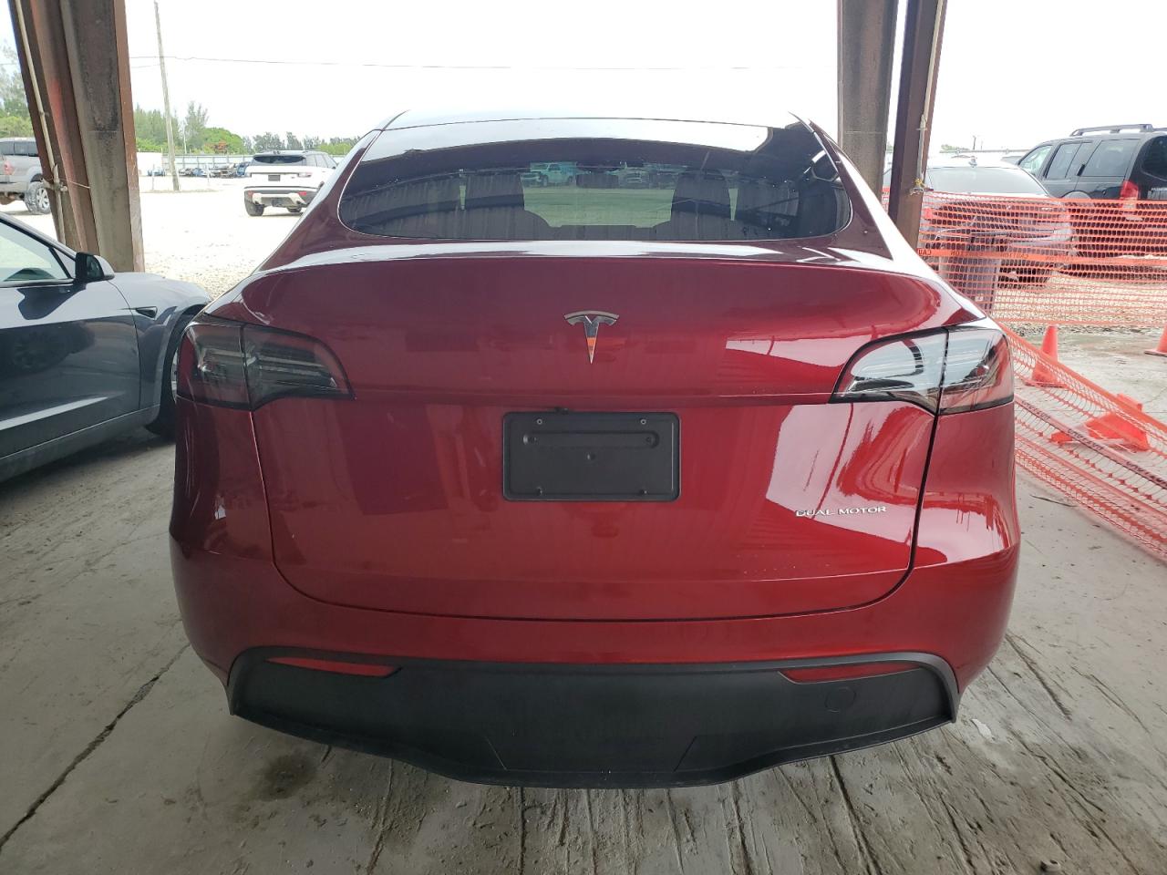 2024 Tesla Model Y VIN: 7SAYGDEE7RF043195 Lot: 63557595