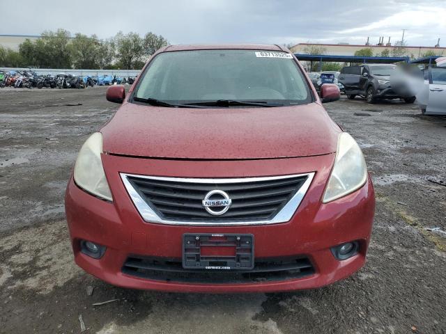  NISSAN VERSA 2013 Czerwony