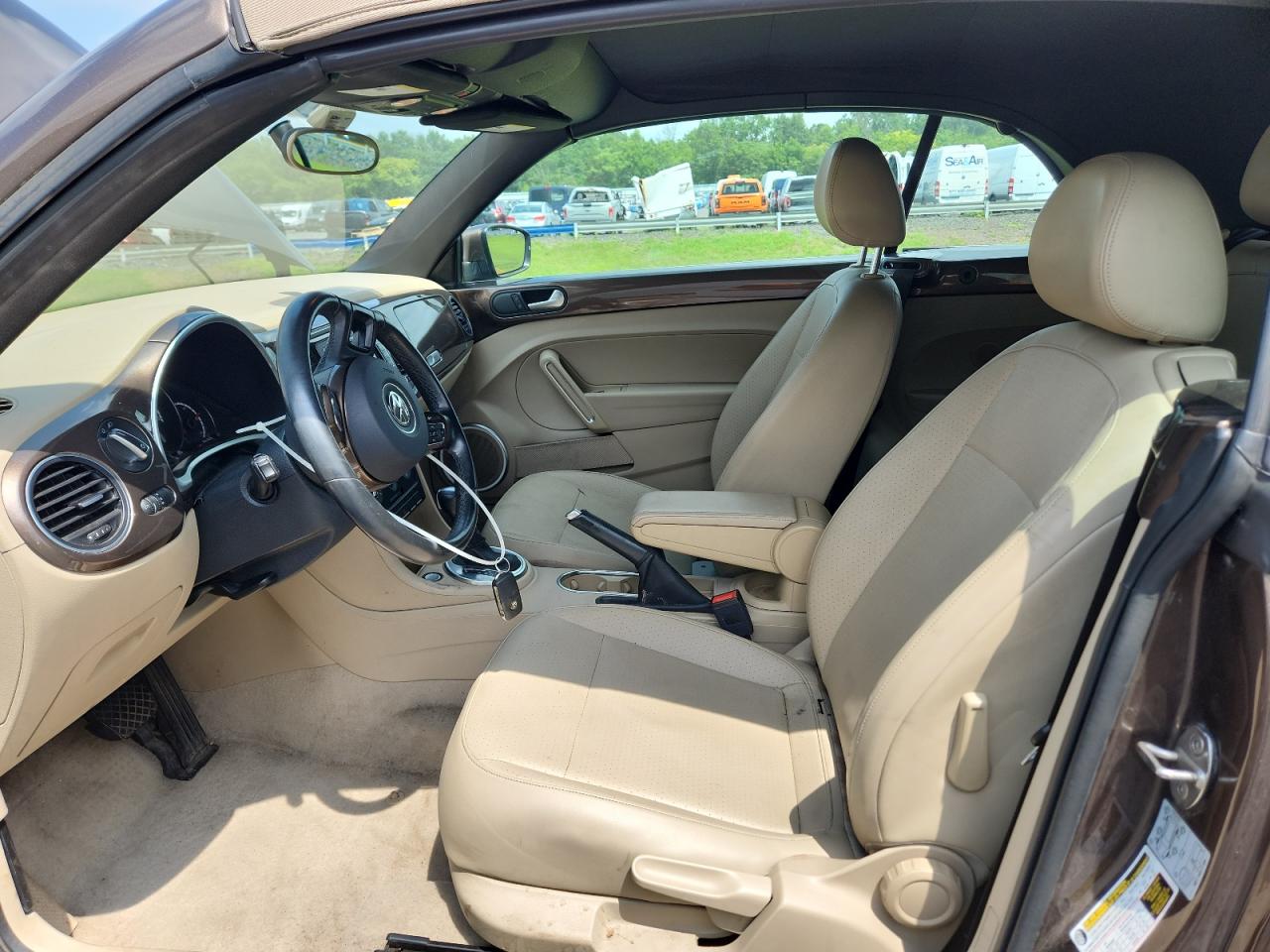 2015 Volkswagen Beetle 1.8T VIN: 3VW517AT0FM810428 Lot: 64264465