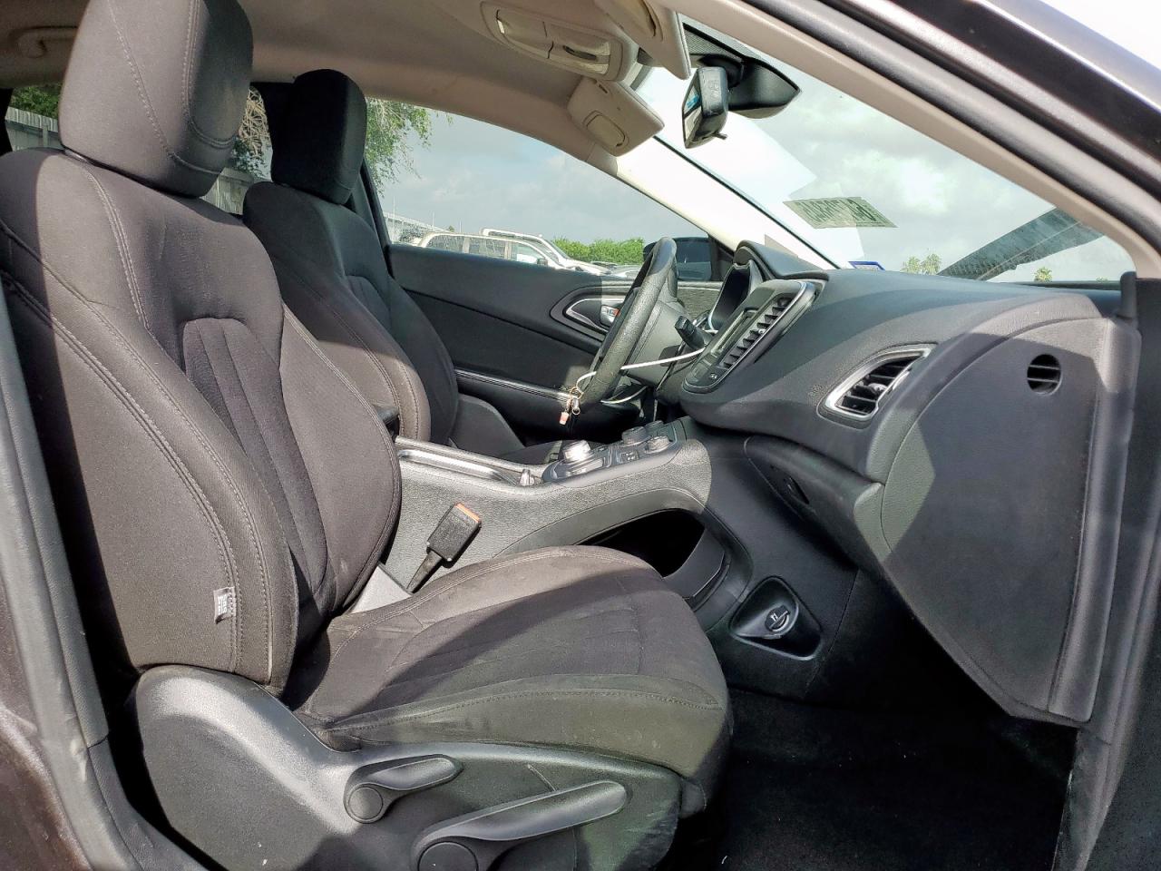 2015 Chrysler 200 Limited VIN: 1C3CCCABXFN527114 Lot: 64725845