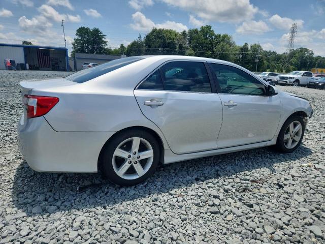  TOYOTA CAMRY 2014 Srebrny