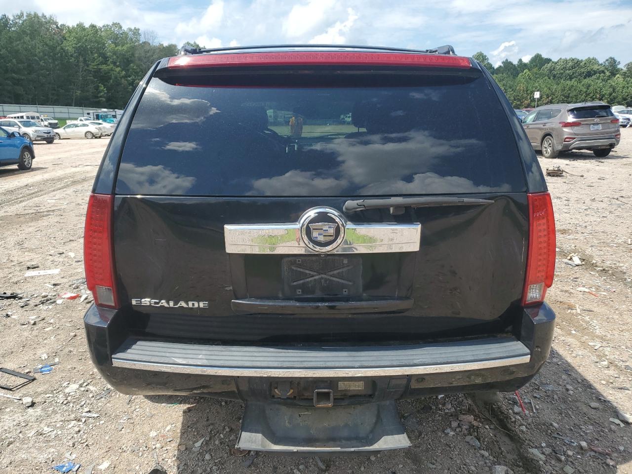 2007 Cadillac Escalade Luxury VIN: 1GYFK63817R304737 Lot: 64957135