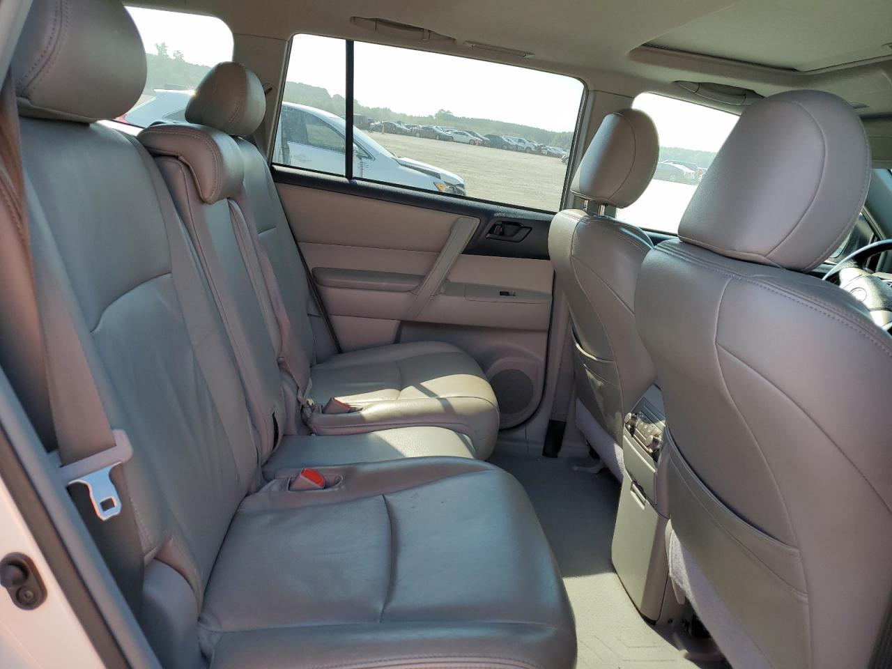 2010 Toyota Highlander VIN: 5TDZK3EH5AS003962 Lot: 63299265
