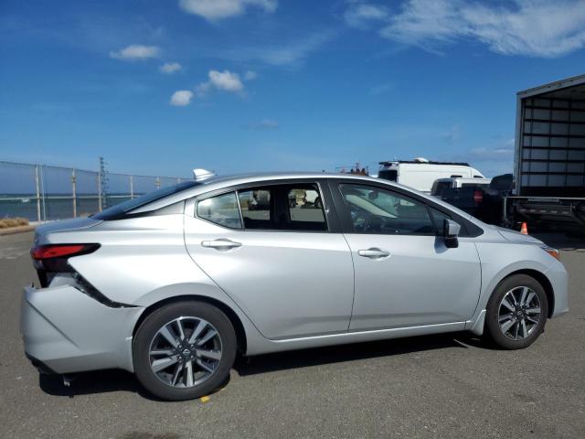  NISSAN VERSA 2024 Srebrny
