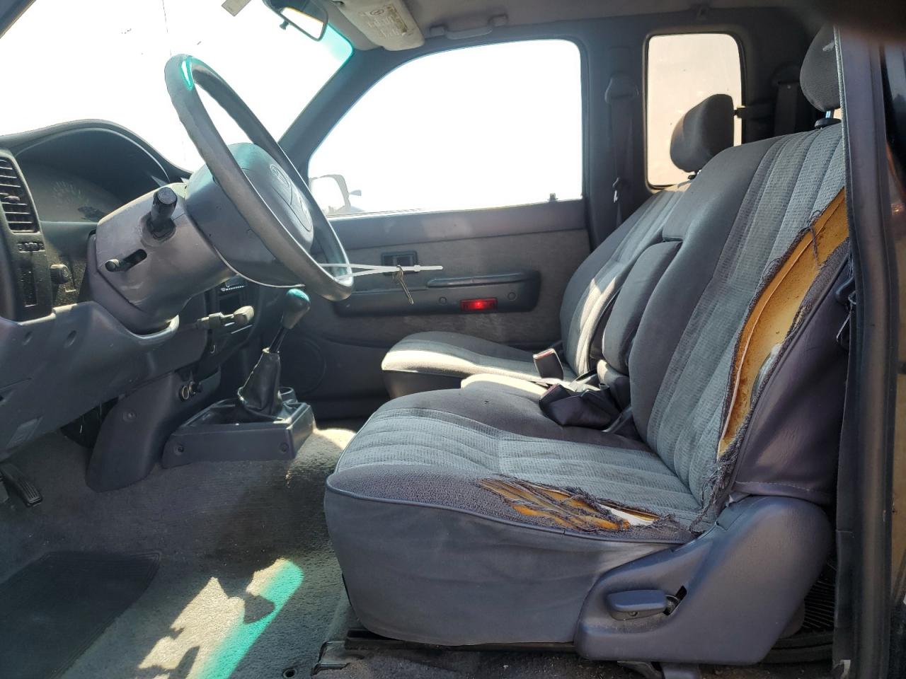 1998 Toyota Tacoma Xtracab VIN: 4TAVL52N1WZ119131 Lot: 64301425