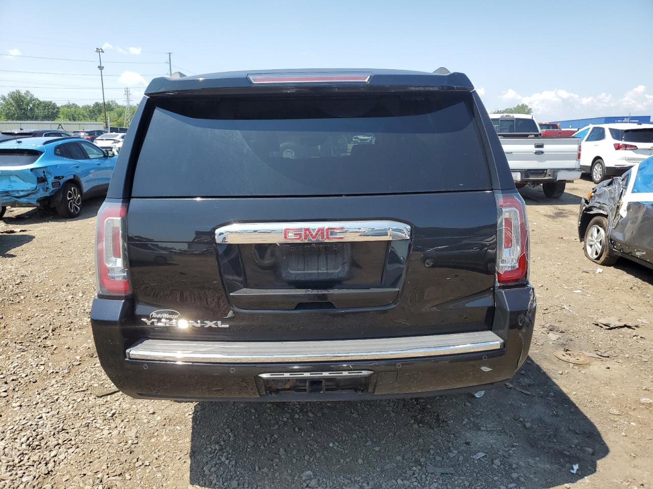 2017 GMC Yukon Xl Denali VIN: 1GKS2HKJ1HR141825 Lot: 63379725