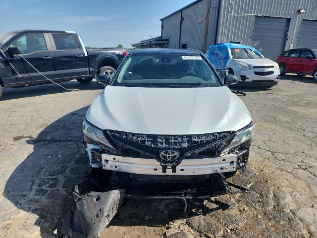  TOYOTA CAMRY 2023 Белы