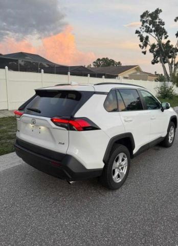  TOYOTA RAV4 2021 Biały