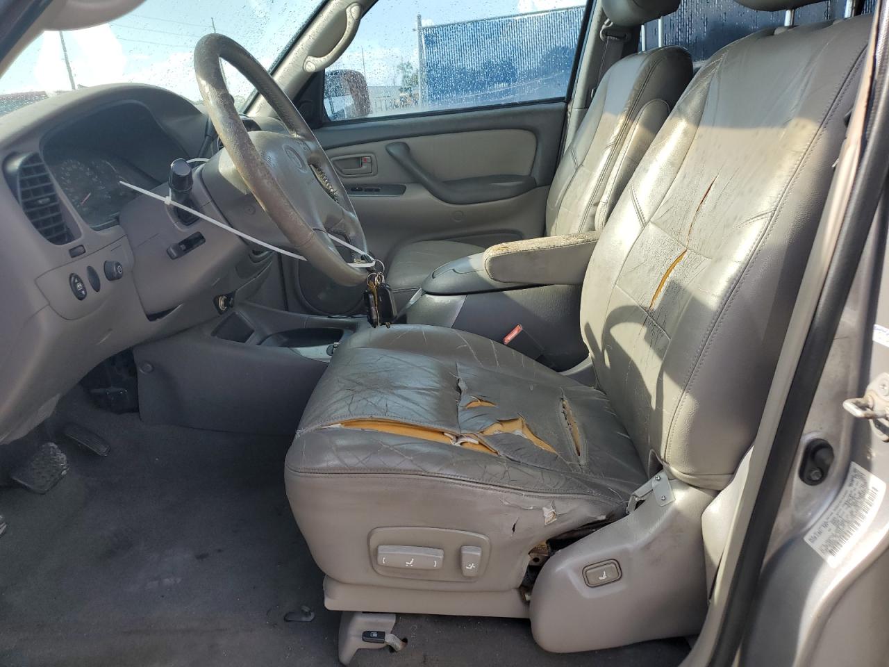 2002 Toyota Sequoia Limited VIN: 5TDZT38A32S060299 Lot: 63744685