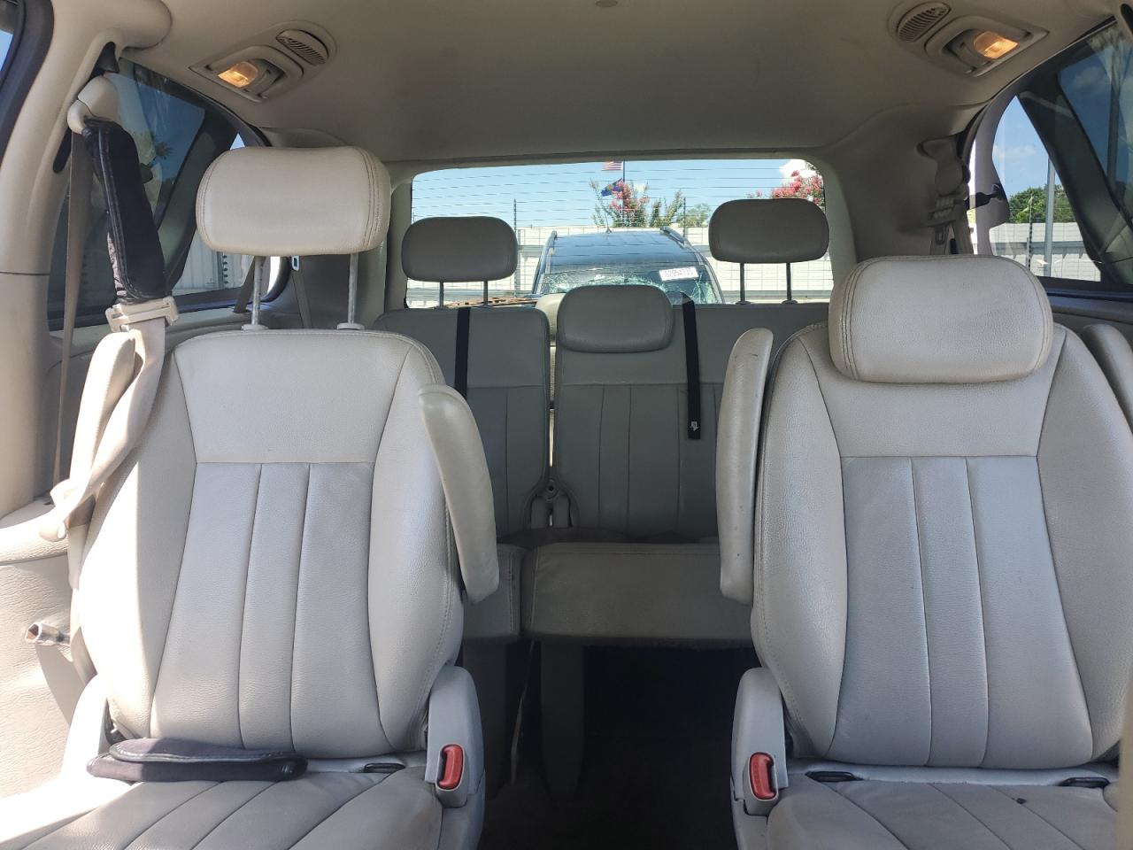 2005 Chrysler Town & Country Touring VIN: 2C4GP54L45R259308 Lot: 64606335
