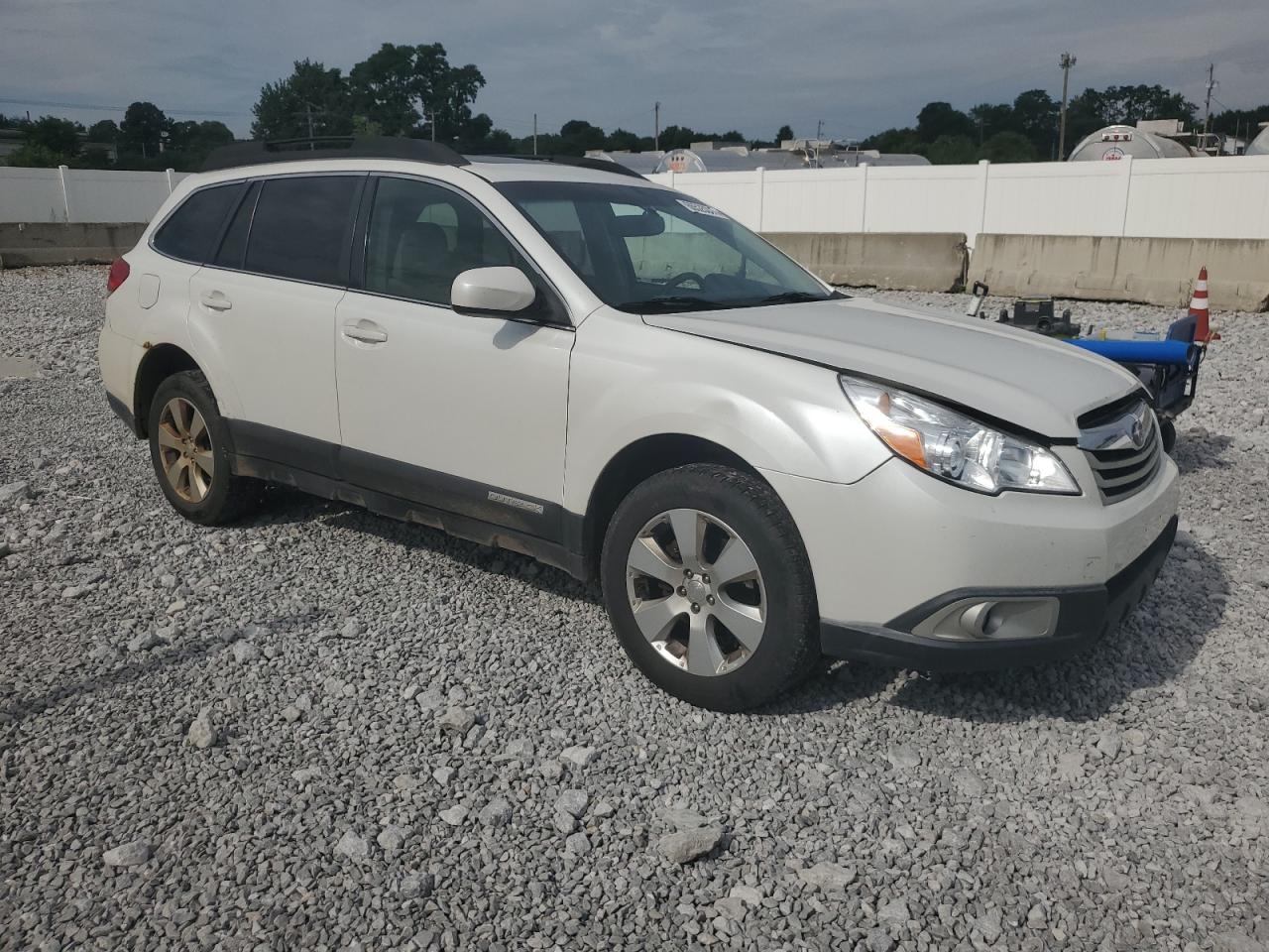 2011 Subaru Outback 2.5I Premium VIN: 4S4BRCGC3B3352275 Lot: 66525375
