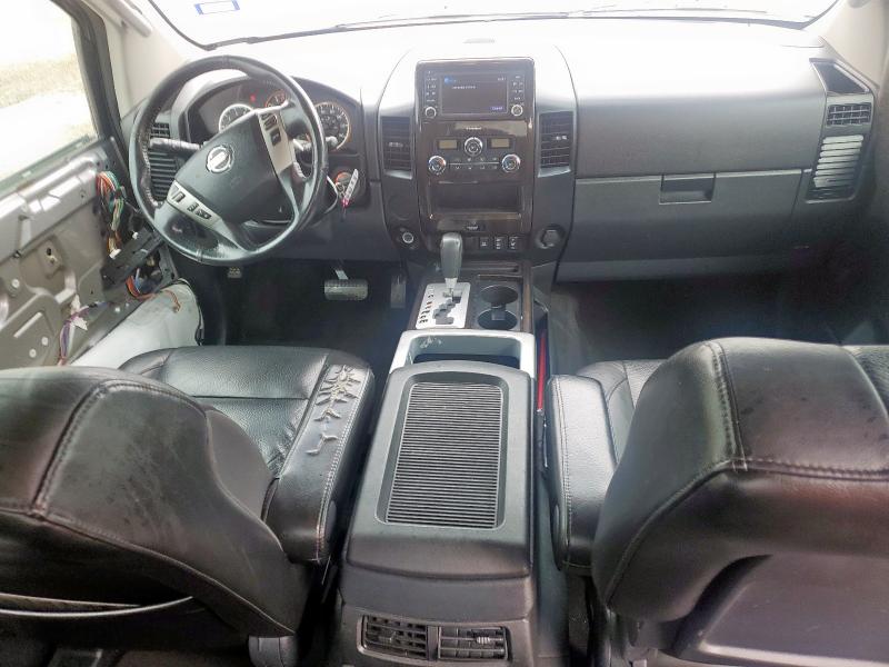 Pickups NISSAN TITAN 2013 Srebrny