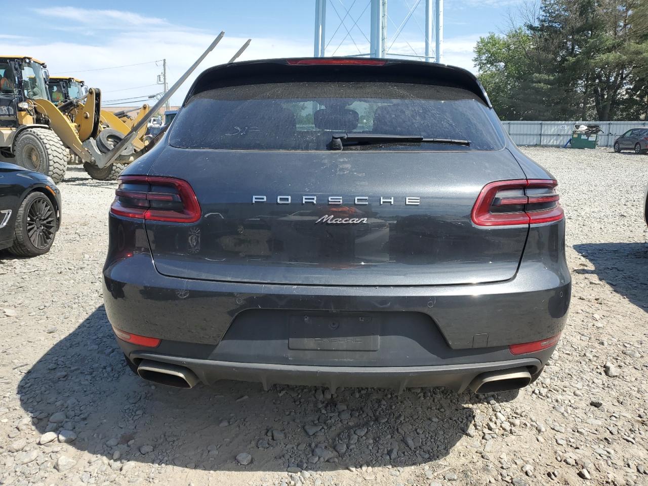 WP1AA2A50JLB17521 2018 Porsche Macan