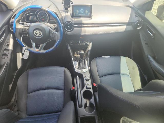  TOYOTA YARIS 2017 Серебристый