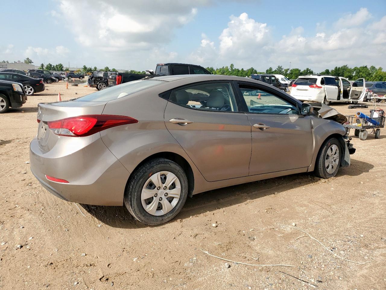 2016 Hyundai Elantra Se VIN: 5NPDH4AE3GH705657 Lot: 64932955