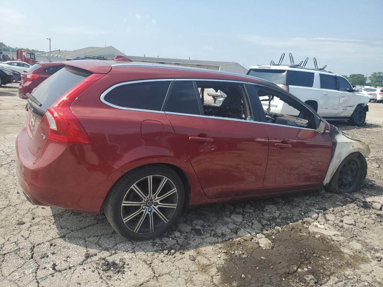 YV140MEK5F1258062 VOLVO V60 2015 RED Photo 3