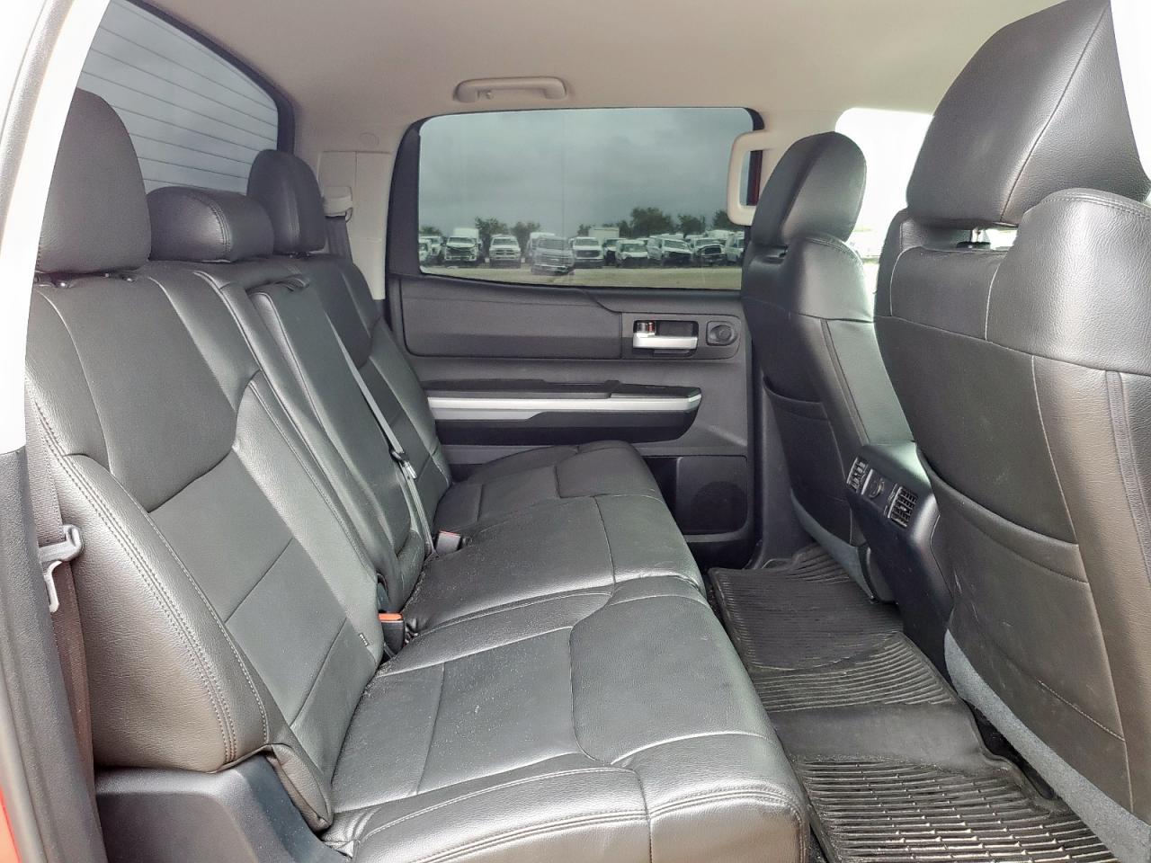 2018 Toyota Tundra Crewmax Sr5 VIN: 5TFEY5F12JX230739 Lot: 63687505