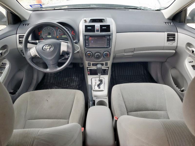 Sedans TOYOTA COROLLA 2013 Srebrny