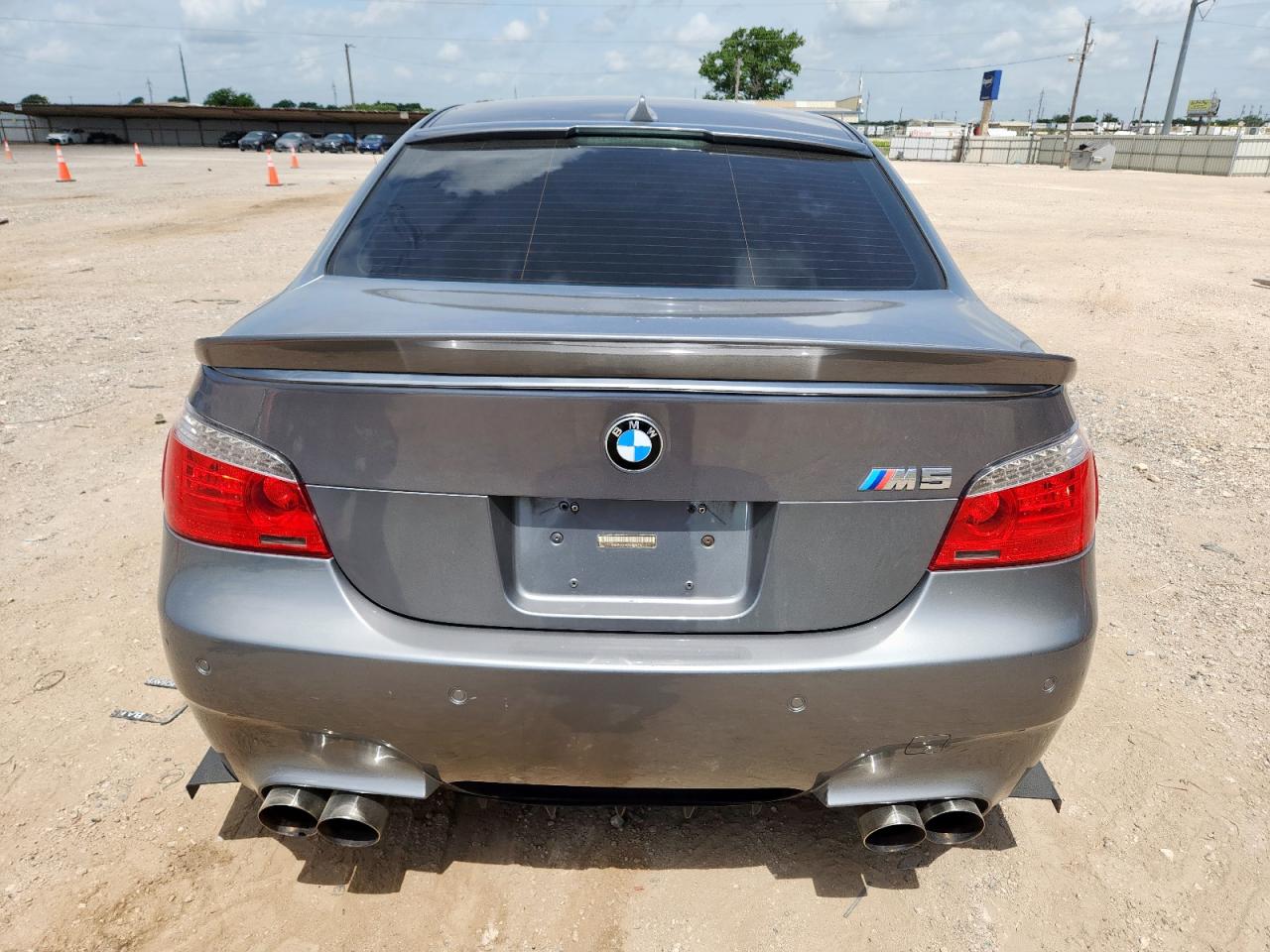 2008 BMW M5 VIN: WBSNB93558CX10736 Lot: 63122335
