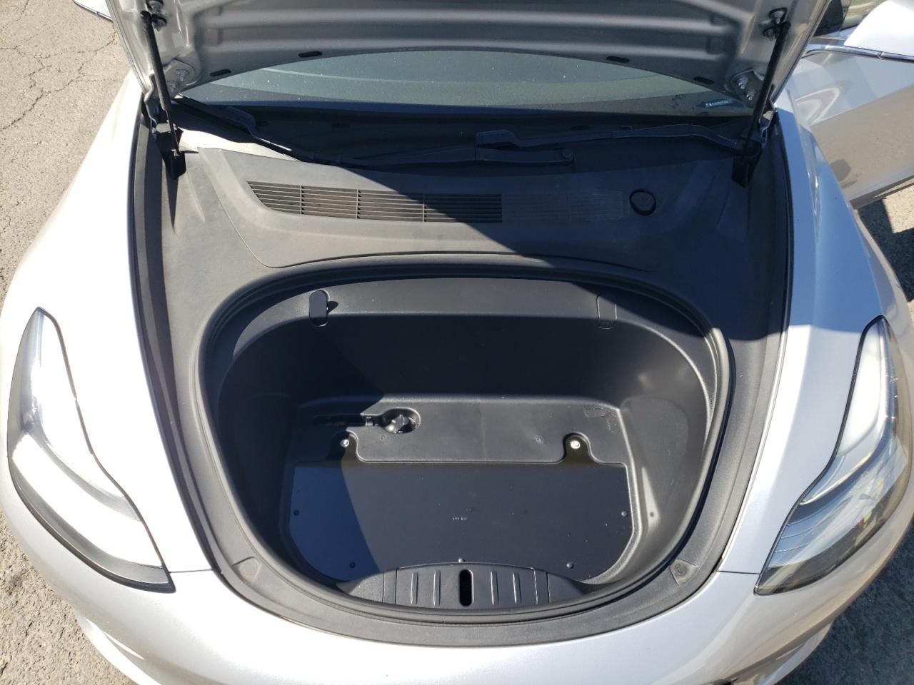 2018 Tesla Model 3 VIN: 5YJ3E1EB9JF112832 Lot: 64671225