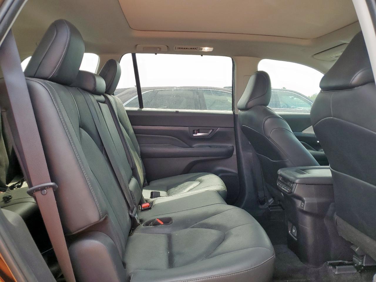 2025 Toyota Grand Highlander Le VIN: 5TDAAAA54SS021676 Lot: 65187135