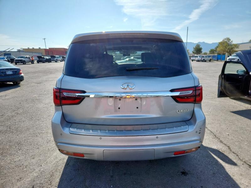  INFINITI QX80 2018 Srebrny