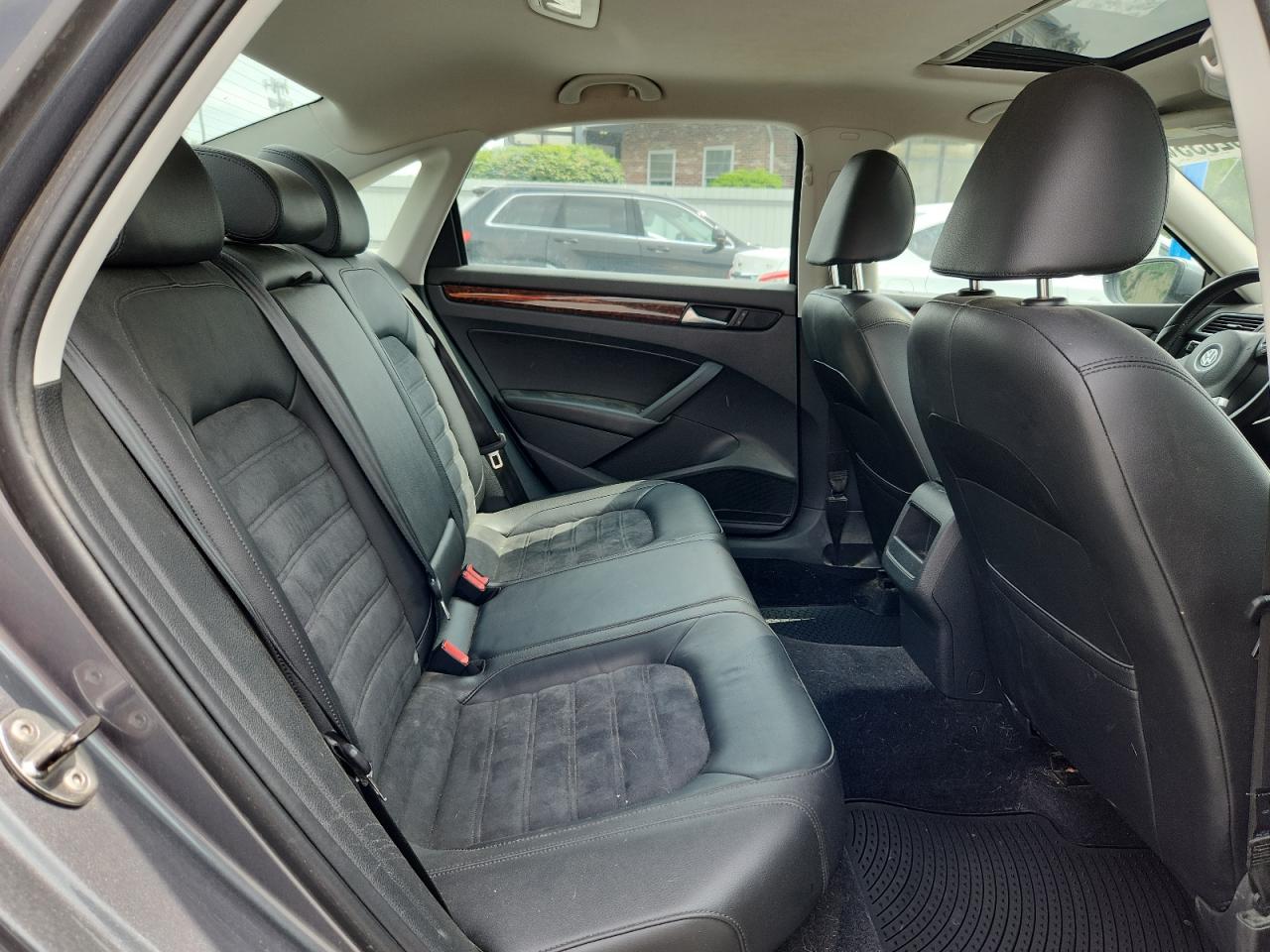 2012 Volkswagen Passat Sel VIN: 1VWCP7A38CC032981 Lot: 63382835