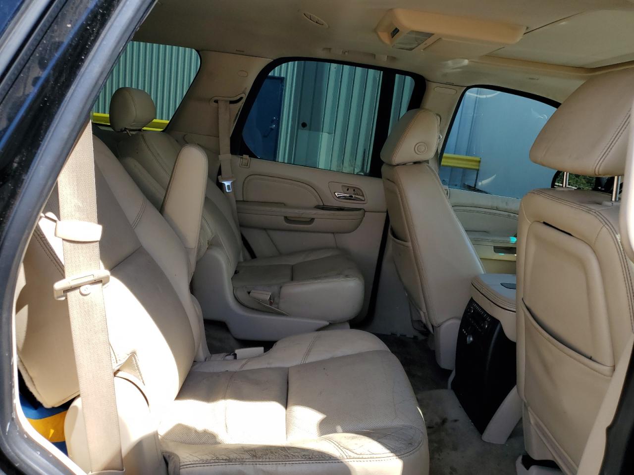 2008 Cadillac Escalade Luxury VIN: 1GYFK63838R221697 Lot: 64116705