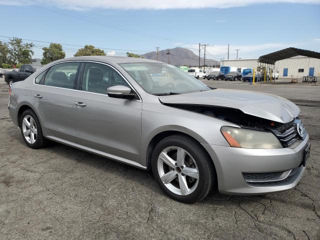  VOLKSWAGEN PASSAT 2013 Srebrny