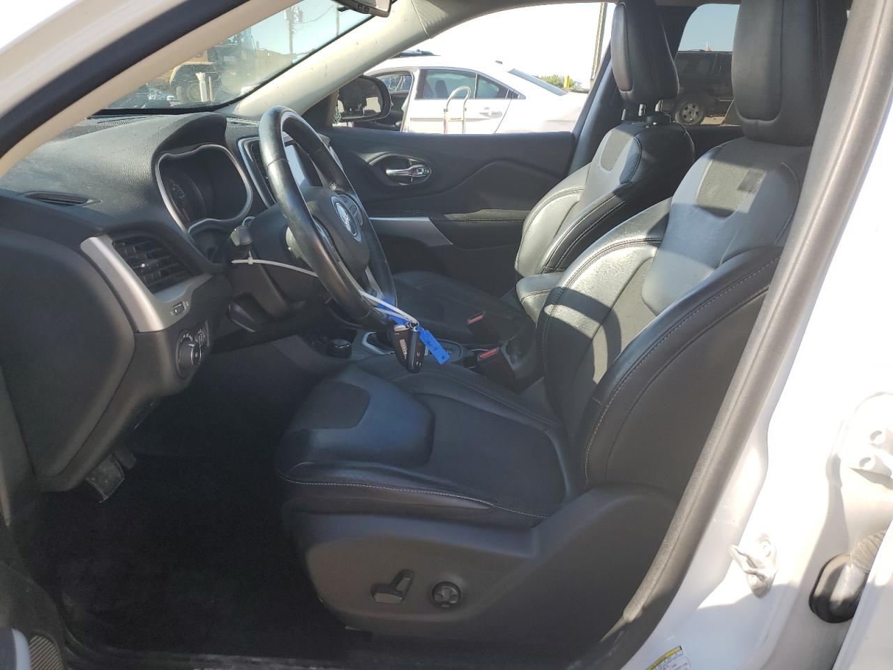 2018 Jeep Cherokee Latitude Plus VIN: 1C4PJMLX6JD622060 Lot: 63310905