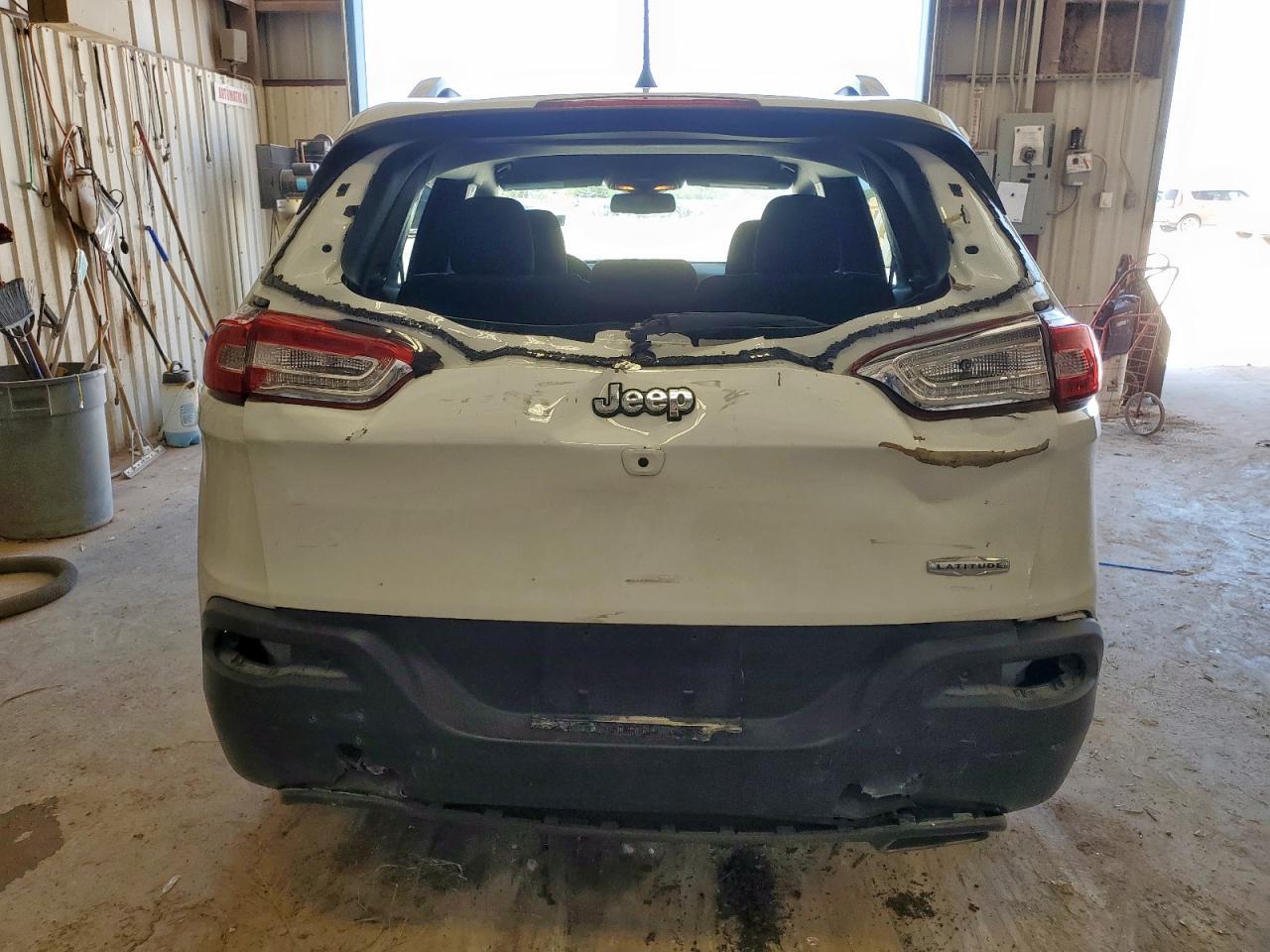 2018 Jeep Cherokee Latitude VIN: 1C4PJLCXXJD523770 Lot: 65296945