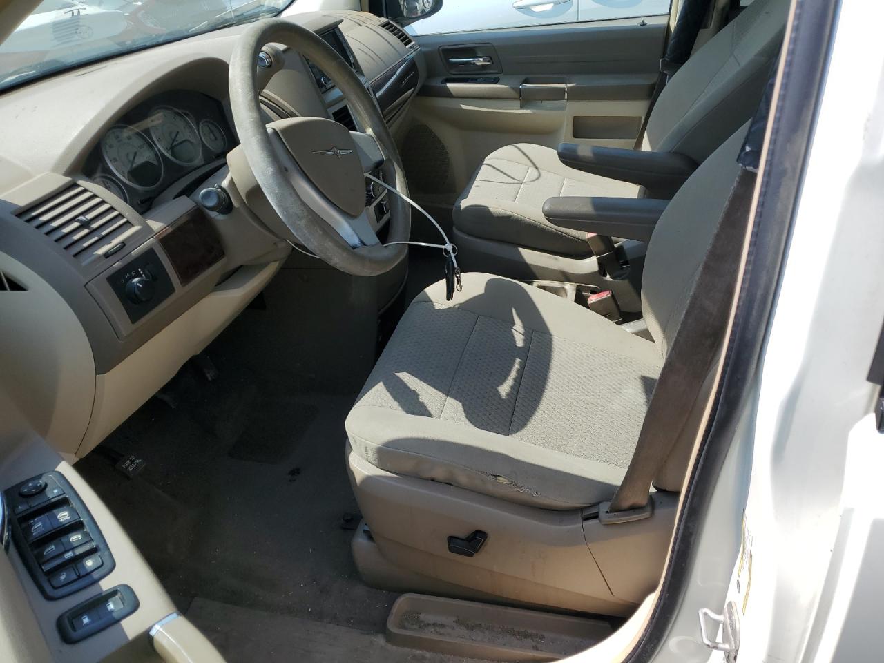 2A4RR4DE1AR285948 2010 Chrysler Town & Country Lx