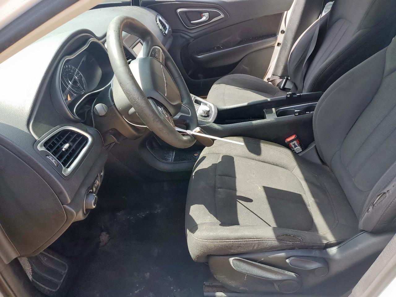 2015 Chrysler 200 Limited VIN: 1C3CCCAB6FN628652 Lot: 63828095