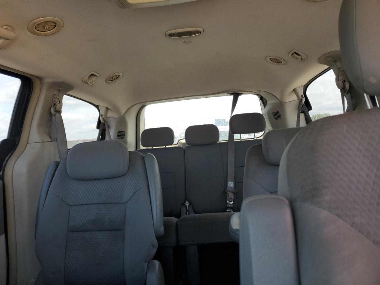 2010 Chrysler Town & Country Lx VIN: 2A4RR2D17AR334118 Lot: 65008425