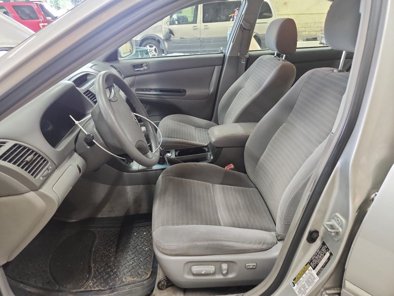 2005 Toyota Camry Le VIN: 4T1BE32K15U002295 Lot: 61641595