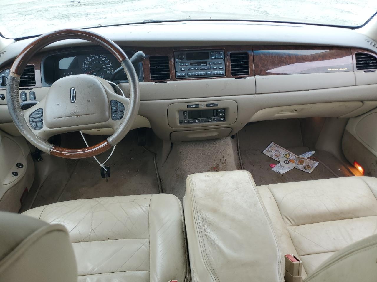 2002 Lincoln Town Car Signature VIN: 1LNHM82W62Y626482 Lot: 64401395
